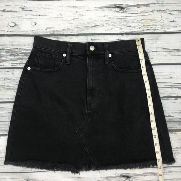 Madewell Denim Mini Skirt Black Jean Cutoff Distressed Hem Women’s Size 27 NEW - Picture 16 of 16